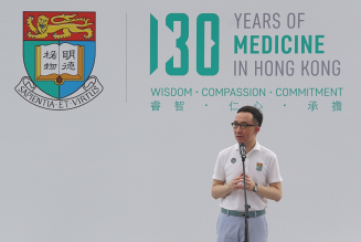 香港大學李嘉誠醫學院院長梁卓偉教授於「香港醫學發展一百三十年」啟動禮上致歡迎辭。